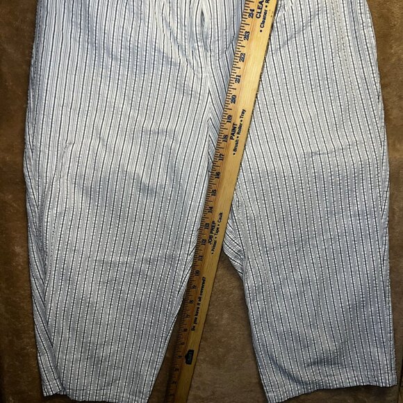 Hannah Stretch Women's Sz 8 Grey White Black Stripe Capri Pants C03 - Picture 3 of 6